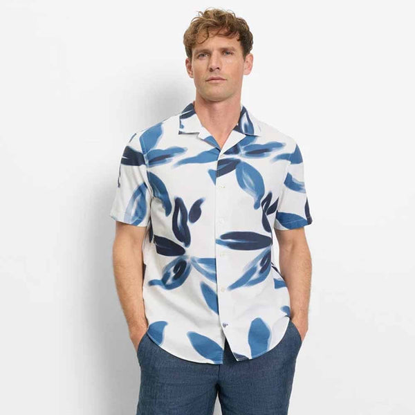 OLYMP CASUAL SHIRT เสื้อเชิ้ตฮาวาย ผู้ชายแขนสั้น ทรง Casual regular fit สีขาว พิมพ์ลายใบไม้   AUTU26