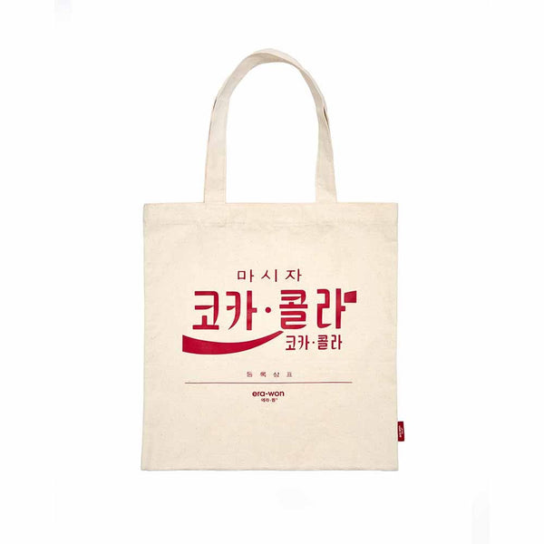 era-won | Coca Cola TOTE BAG  กระเป๋าผ้าแคนวาส ไม่มีซิบ สำหรับคุณผู้ชาย และ คุณผู้หญิง ผ้าดิบกสรีน โค้ก ภาษาเกาหลี สีแดง