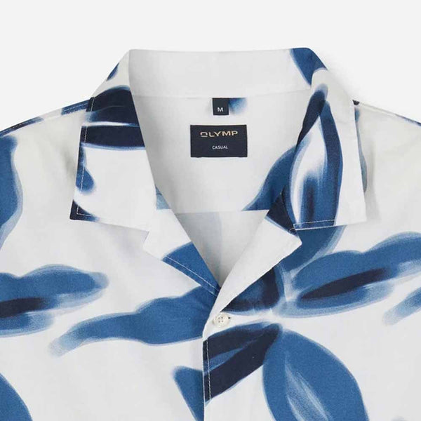 OLYMP CASUAL SHIRT เสื้อเชิ้ตฮาวาย ผู้ชายแขนสั้น ทรง Casual regular fit สีขาว พิมพ์ลายใบไม้   AUTU26 ICCSHOPPING