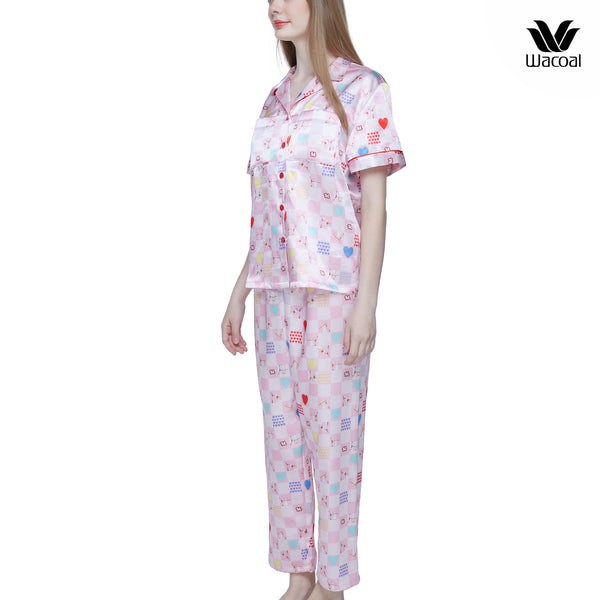 Wacoal Sleepwear Millie & Friends วาโก้ ชุดนอน กันโป๊ รูปแบบเสื้อแขนสั้น กางเกงขายาว รุ่น WN7D20
